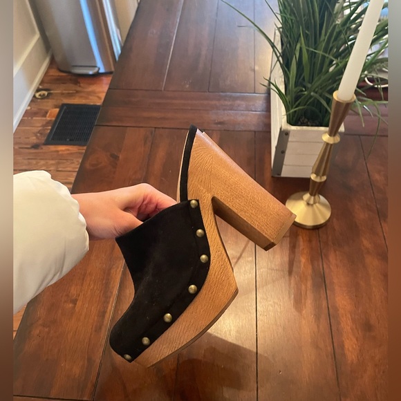 Like new black platform clogs - Picture 3 of 6